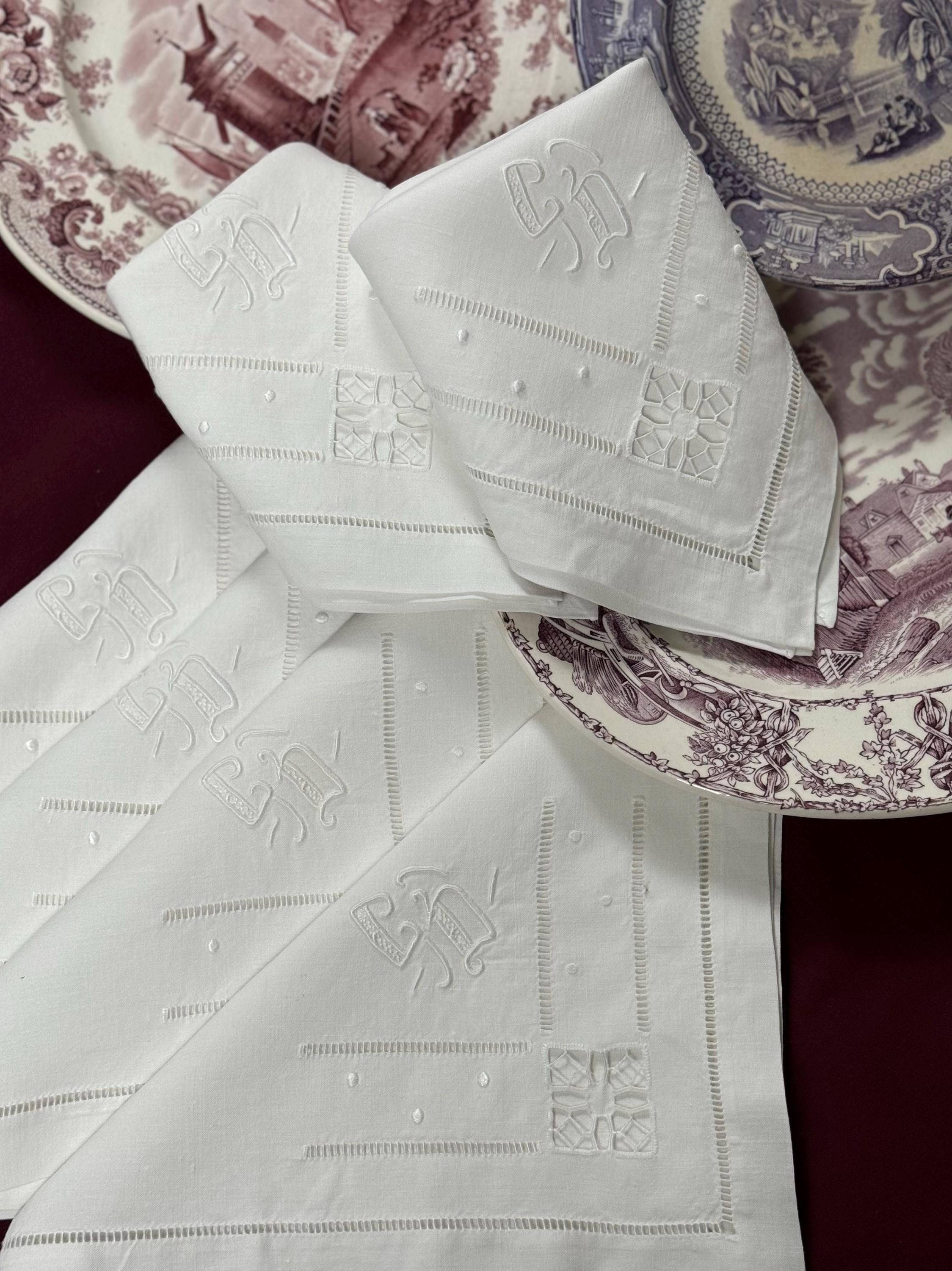 洋書 Monograms and Antique Linens Essex Monogrammed Note | Crane Stationery