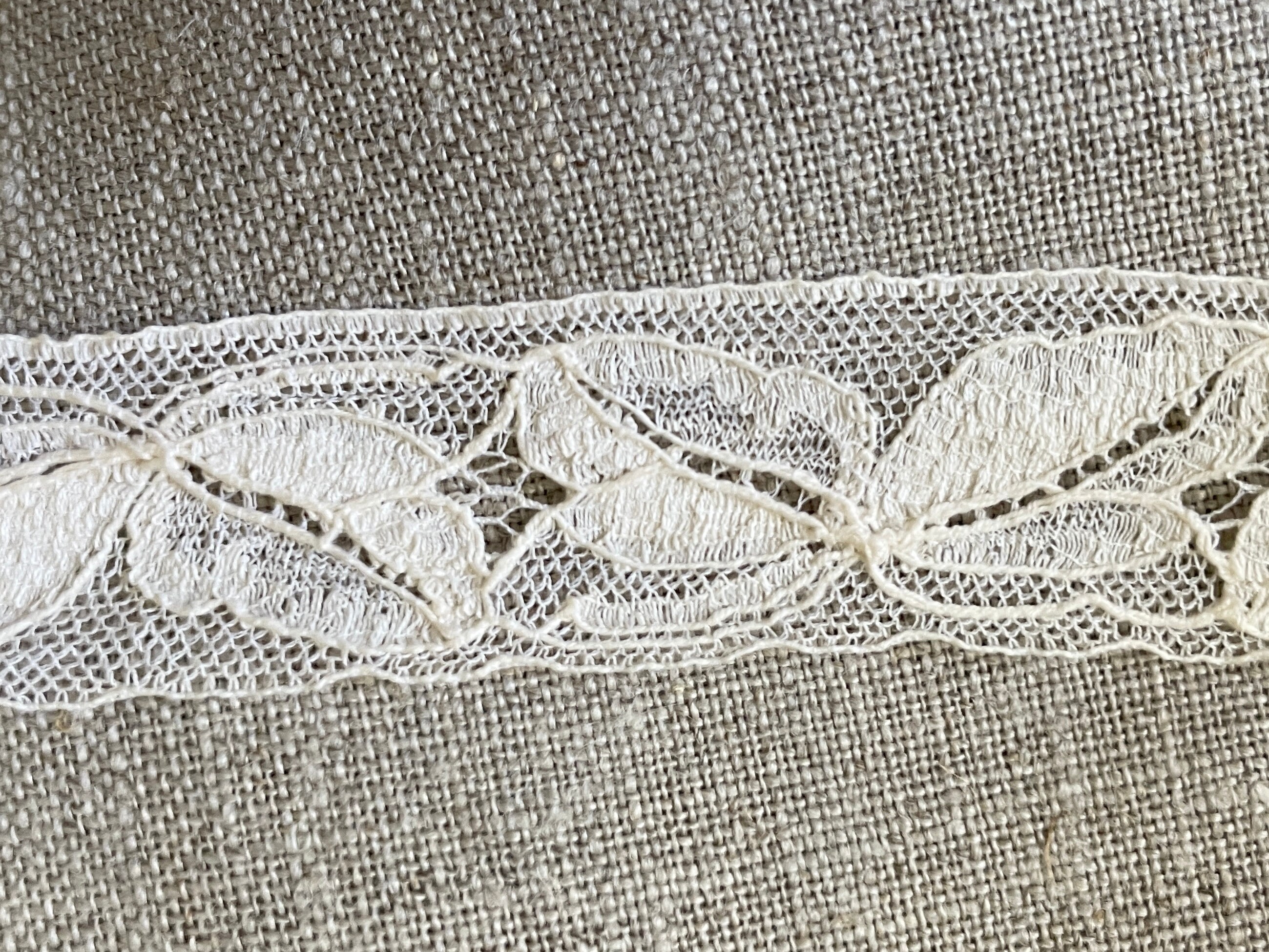 Brown Leavers Lace P426