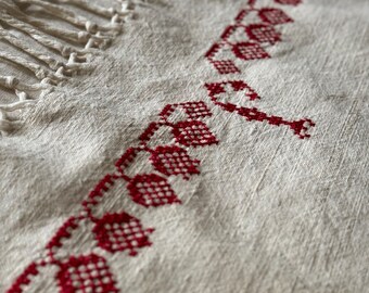 Serviette italienne tissée à la main des années 1900, broderie au point de croix rouge faite main, monogrammes MJ, lin naturel rustique, textiles anciens et vintage