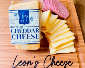 Hand-Rubbed “Bee Sting” Cheddar Cheese – Sweet Heat Artisan Flavor
