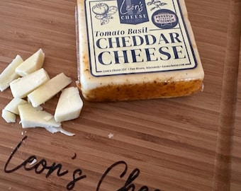 Hand-Rubbed Tomato Basil Cheddar – Fresh, Savory, and Full of Flavor