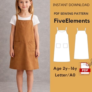Peut inclure: Une jeune fille porte une robe chasuble en velours côtelé marron avec deux poches avant, sur un t-shirt blanc. L'image comprend un patron de couture PDF avec le texte "FiveElements" et "Age 2y-16y". La robe a des bretelles réglables.