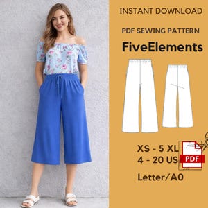 Puede incluir: Una mujer con un top azul floral y unos pantalones culotte azules. La imagen incluye un patrón de costura PDF con el texto "FiveElements" y el rango de tallas XS-5XL, 4-20 US.