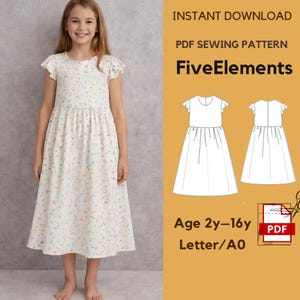 Op de afbeelding: Een meisje draagt een witte jurk met bloemenprint en fladdermouwen. De jurk heeft een geplooid taille en een midi-lengte. De afbeelding bevat een PDF-naaipatroon met de tekst "FiveElements" en "Age 2y-16y".