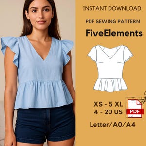 Könnte beinhalten: Ein hellblaues V-Ausschnitt-Top mit Rüschenärmeln und einem Peplumsaum. Das Bild enthält auch ein PDF-Schnittmuster mit dem Text "FiveElements", Größen XS-5XL und den Worten "Sofort-Download".