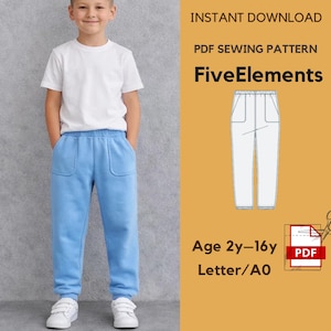 Könnte beinhalten: Ein Kind trägt ein weißes T-Shirt und eine hellblaue Jogginghose. Das Bild zeigt ein PDF-Schnittmuster für eine Jogginghose mit dem Text "FiveElements" und "Age 2y-16y". Das Muster ist ein digitaler Download.