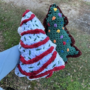 Weihnachtsbaum und Weihnachtsbrownie mit Kuscheltier, Häkelanleitung vonIts Sew Shelby | Weihnachtsdekor | Kissen | Dekoratives Dekokissen