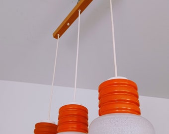 Lampada a sospensione arancione dell'era spaziale/tre luci in vetro/plafoniera in vetro vintage/lampada retrò/plafoniera di metà secolo/lampada a sospensione anni '70