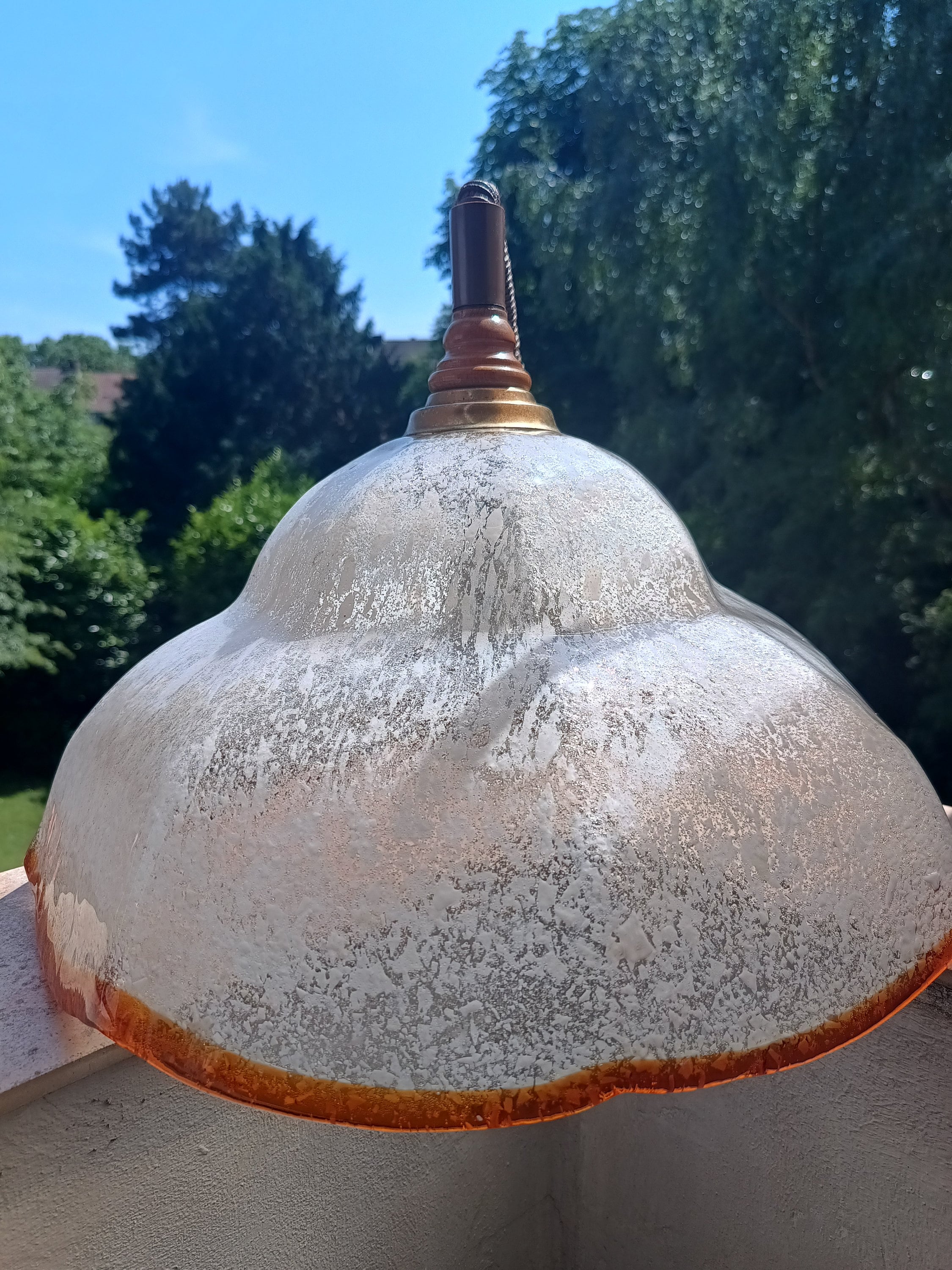 Lustre en opaline orange années 70