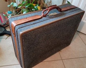 Vintage Hartmann Deposito tweed impugnature in pelle arrotolata e cinturini con bottoni 30x24x10 pollici