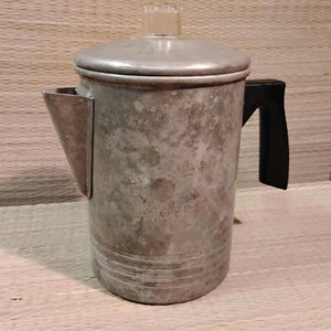 Vintage aluminum coffee pot 14 cups ribbed bottom Chilton Ware