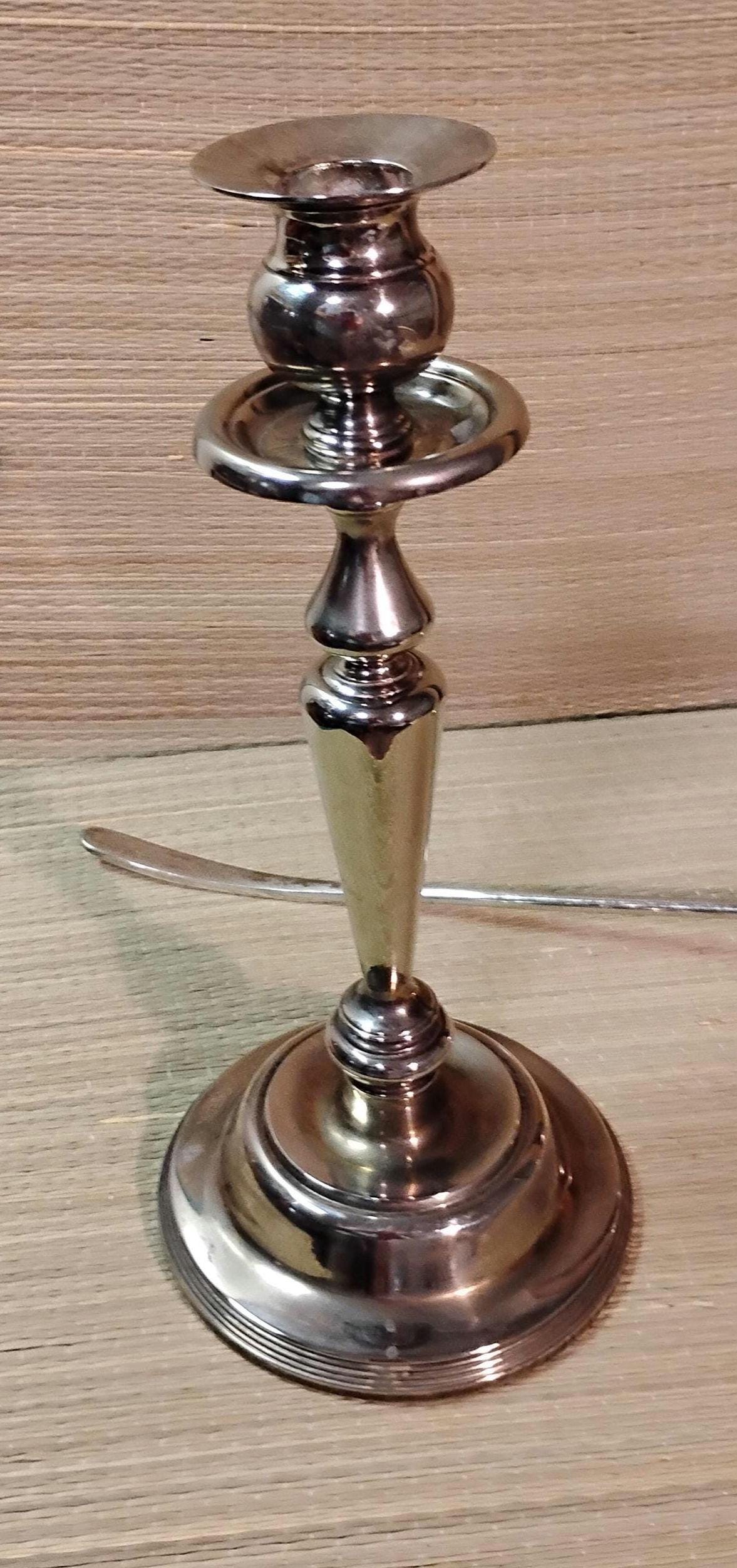 ヴィンテージのシルバーメッキキャンドルホルダーとキャンドルスナッ