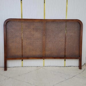 Stylish headboard rattan Dark Brown  -Rattan  Handcrafted, Sturdy Design for Cozy Bedrooms, Fits Queen/Full Beds - Elegant Natural Aesthetic
