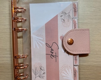 Binder pack and 5 or 10 personalized envelopes with integrated tracker. A6 budget envelopes, perforated with personalized text.
