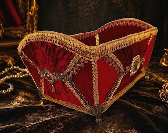 Mueble de tocador victoriano de terciopelo, decoración de tocador en dorado burdeos