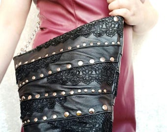 Gothic-Umhängetasche aus viktorianischem Leder und Spitze, dunkelromantische Whimsigoth-Handtasche