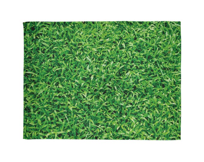 Bright green grass. What a lively addition to any room. I smell fresh cut grass just by looking at it. Enjoy!