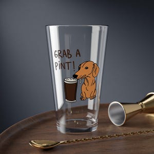 Cute Dog Themed Pint Glass, Dachshund, Cocktail Glass, Dog Mom, Unique Gift for Dog Lovers, Pet Themed Barware, dachshund dad, Dachshund Mom