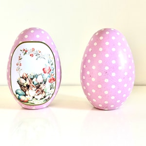 Bärli's Vintage-Inspired Easter Egg Tins: A set of 10 reusable, fillable metal eggs, perfect for Easter gifts and hunts. Unique, collectible designs for festive decoration and family traditions. Ideal for sweets and surprises.