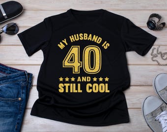 Camiseta de aniversário de 40 anos para o marido, camiseta "Meu marido tem 40 anos e continua lindo"