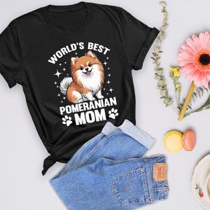 Pomeranian T-shirt, World’s Best Pomeranian Mom, Pet Owner Shirt, Pomeranian Love Gift, Dog Lover Gift, Pom Mom Gifts, Dog Walker Shirts