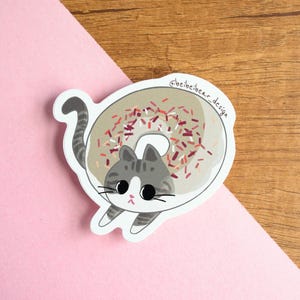 Sticker chat donut, sticker chat mignon, sticker chat drôle, sticker chat kawaii, chat tigré, chat gris, sticker mignon, cadeau mignon, cadeau pour amoureux des chats
