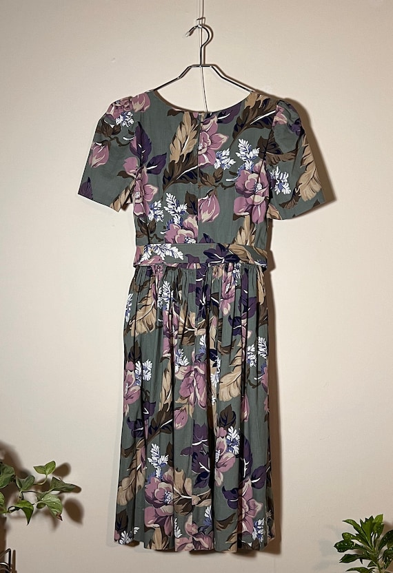 80's Green Floral Day Dress | Soft, Muted Colors - image 6