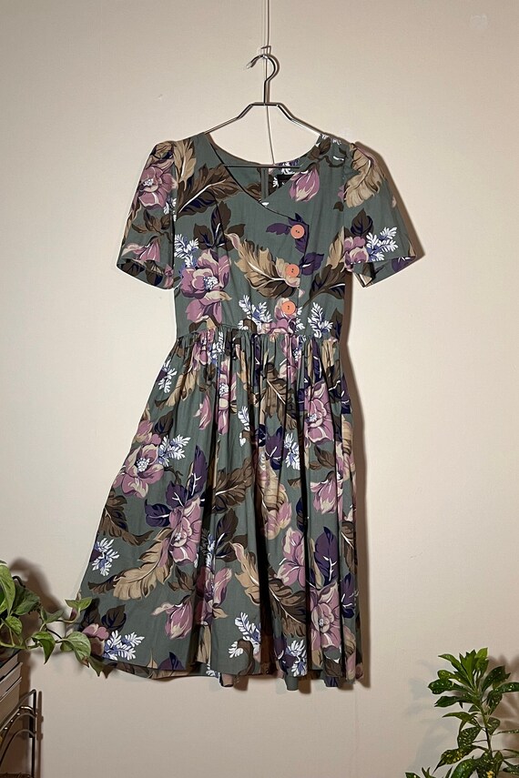 80's Green Floral Day Dress | Soft, Muted Colors - image 2