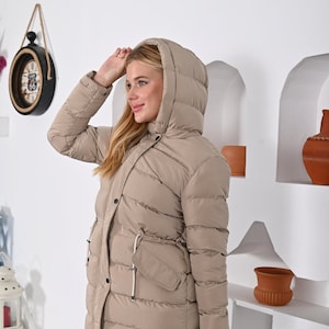 Beige Waterproof Women&#39;s Hooded Winter Parka Coat