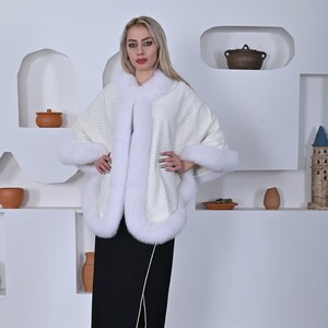 Elegant White Cashmere Cape with Fox Fur Trim & Crystal Embellishments - One Size Fits All, Perfect for Bridal and Formal Events