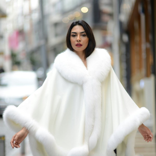 Off White Cashmere Cape with Genuine Fox Fur Trim for Women, Cozy Cape for Women, Luxurious Cashmere Cape, | One Size Fits All.