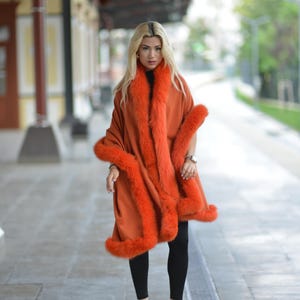 Rost Oranger Kaschmir Schal mit Fuchspelz – Luxuriöser Winter Schal, Handgefertigtes Cape, Einheitsgröße, Damenmode