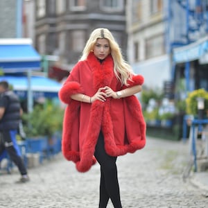 Roter Kaschmir-Schal mit Fuchspelz | Winter-Hochzeits-Wrap | Rote lebhafte Stola, Winter Braut Stola