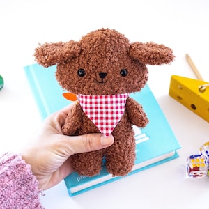 deAO Bolsa de accesorios para muñecas de bebé de 40 piezas con accesorios  de alimentación para bebés, ropa, oso de muñeca, juguetes de baño, chupete  y