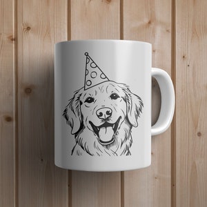 Puede incluir: Taza de cer&aacute;mica blanca con una ilustraci&oacute;n en blanco y negro de un golden retriever con un gorro de fiesta. El perro sonr&iacute;e con la lengua fuera.