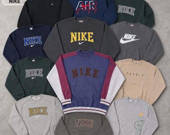 Vintage Nike herensweatshirts, sommige met oud grijs label, maten Medium - Extra Large in blauw / grijs / groen / beige. Gemaakt in de VS.