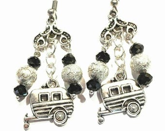 Pendientes retro con diseño de caravana: remolque de plata envejecida, colgantes de cristal negro, regalo para mamá.