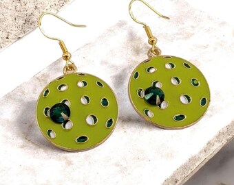 Pendientes de pickleball - Esmalte verde lima, detalles de pedrería, regalo de joyería de pickleball para mujer