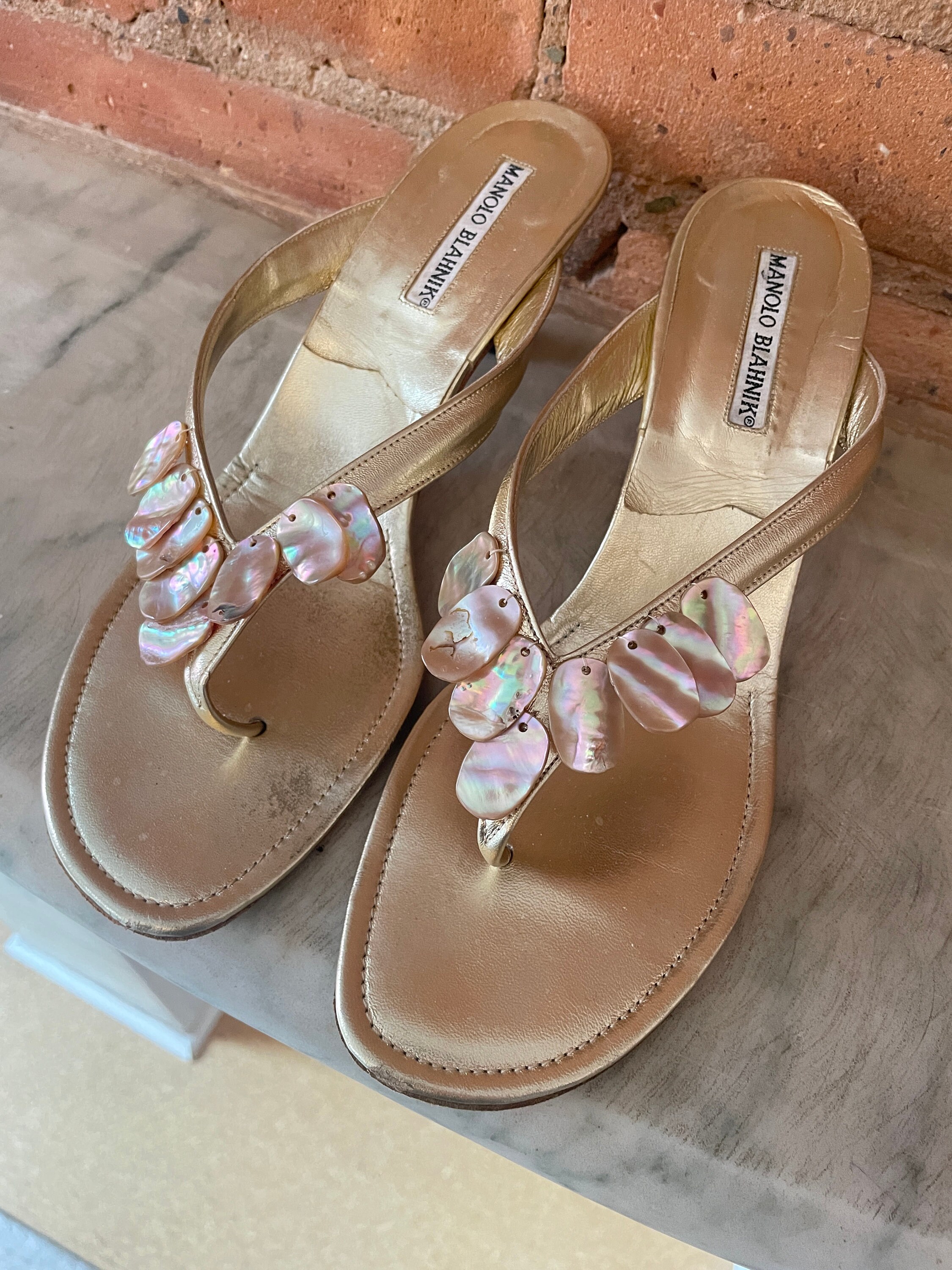 Manolo blahnik qr flip flops