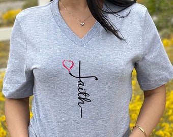 Camiseta cristiana, camiseta de fe, cuello en V cristiano, camisa de Jesús, regalos cristianos, regalo religioso, camiseta cruzada, iglesia, regalo de mamá cristiana