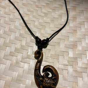 Maui Hook With Honu Turtle Leather Hawaiian Necklace
