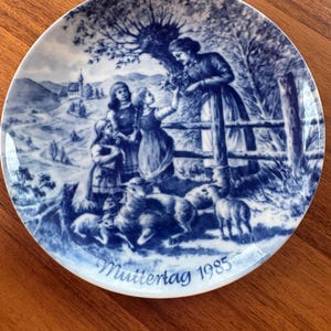 Berlin Design Collector’s 1985 7.5” plate “Flowers for Mother”