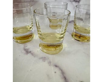 Zestaw 4 szklanek do whisky w stylu vintage z żółtą, przyciemnianą podstawą i niską szklanką