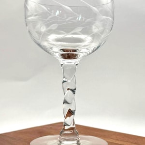 7 Vintage geätzte Kristall hohe Sorbet / Champagner-Coupés 4,5 "hoch, 2,5" im Durchmesser