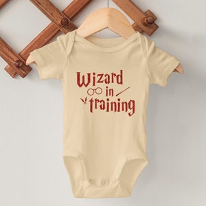 Tutina da mago in allenamento - Maglietta da mago per bambini, Tutina da mago, Tutina da mago HP, Baby Harry, Regalo per neonato