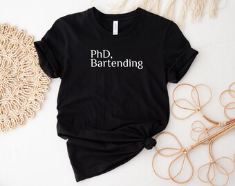 Camisa de bartender, camiseta engraçada de bartender, camisa de barista, presente de bartender, camisa de bartender PhD