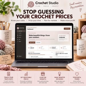 Peut inclure: Un ordinateur portable affichant l'interface du tableau de bord Crochet Studio avec le texte STOP GUESSING YOUR CROCHET PRICES, Know your costs, Price your time, Plan for markets, Make more profit et Make beautiful things. Know your numbers.