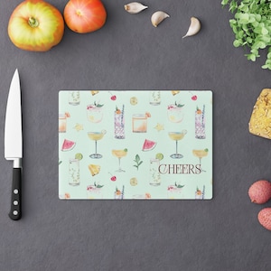 Personalizowana deska do krojenia ze szkła hartowanego dla miksologów - Home Bartender Gift board. Zawiera zabawne grafiki różnych koktajli