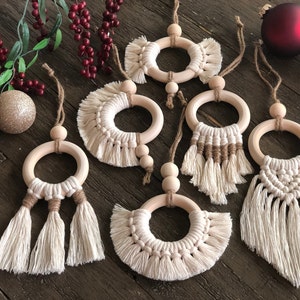 This beautiful variety set comes with 6 all natural boho southwestern Christmas ornament designs.  They are handmade with a 3 inch wood ring, 4mm white soft cotton macrame cord, brown jute cord and wood beads.