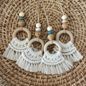 Makramowa zawieszka na lusterko wsteczne | Boho zawieszka do samochodu | Prezent na akcesorium samochodowe | Prezent urodzinowy dla niej